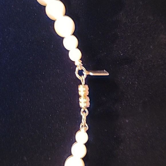 1928 Faux Pearl, Filigree Collar Necklace, Pre-loved in Excellent Condition - Picture 6 of 10